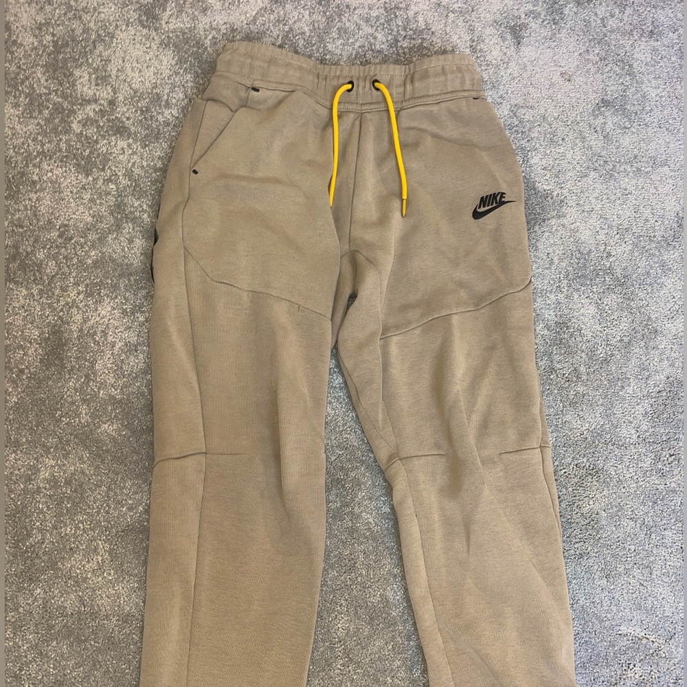 Youth large brown nike tech pants